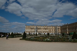 From Paris: Versailles Palace and Gardens Guided Day Trip