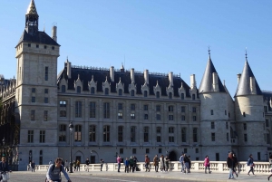 Ste Chapelle & Conciergerie Private Guided Tour with Tickets