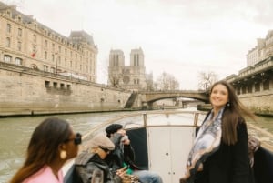 La croisière officielle Emily in Paris Champagne Seine