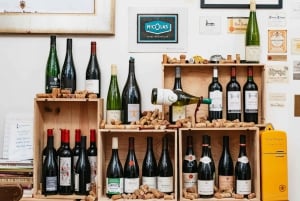 Paris: Wine Tasting Experience with 6 Wines and Cheese Board