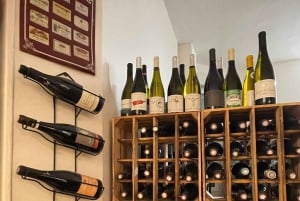 Paris: Wine Tasting Experience with 6 Wines and Cheese Board