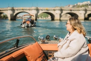 Parhaat yksityiset risteilyt Pariisissa samppanjalla ja muilla yllätyksillä