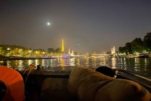 Parhaat yksityiset risteilyt Pariisissa samppanjalla ja muilla yllätyksillä