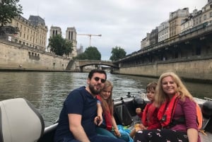 Parhaat yksityiset risteilyt Pariisissa samppanjalla ja muilla yllätyksillä