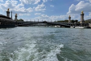 Parhaat yksityiset risteilyt Pariisissa samppanjalla ja muilla yllätyksillä