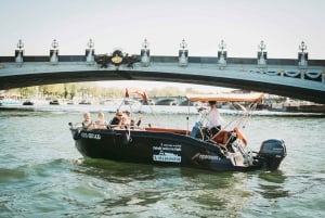 Parhaat yksityiset risteilyt Pariisissa samppanjalla ja muilla yllätyksillä