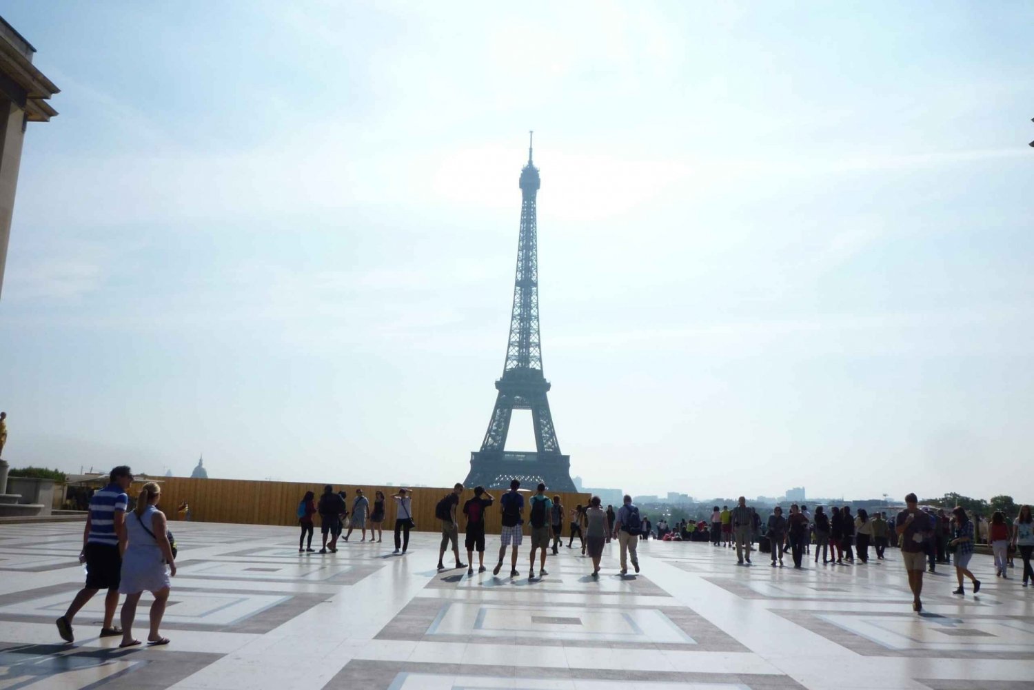 Wander-Through-the-Avenue-des-Ternes