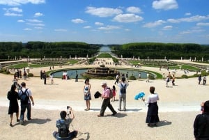Excursión de un día Versalles-Giverny con almuerzo en el Moulin de Fourges