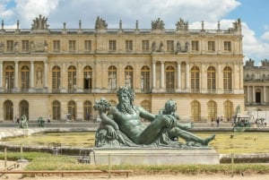 Versailles Palace and Gardens Entry with Seine river Cruise