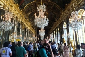 Versailles: Palace & Gardens Guided Tour with Entry Tickets