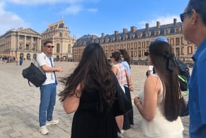 Versailles: Palace & Gardens Guided Tour with Entry Tickets