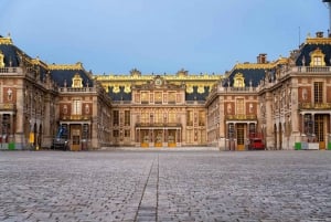 Versailles: Palace & Gardens Guided Tour with Entry Tickets