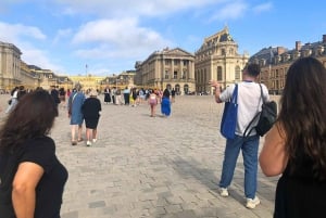 Versailles: Palace & Gardens Guided Tour with Entry Tickets