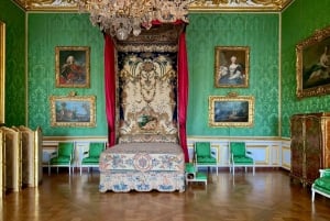 Versailles: Palace & Gardens Guided Tour with Entry Tickets