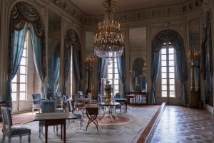 Versailles: Palace & Gardens Guided Tour with Entry Tickets