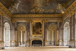 Versailles: Palace & Gardens Guided Tour with Entry Tickets