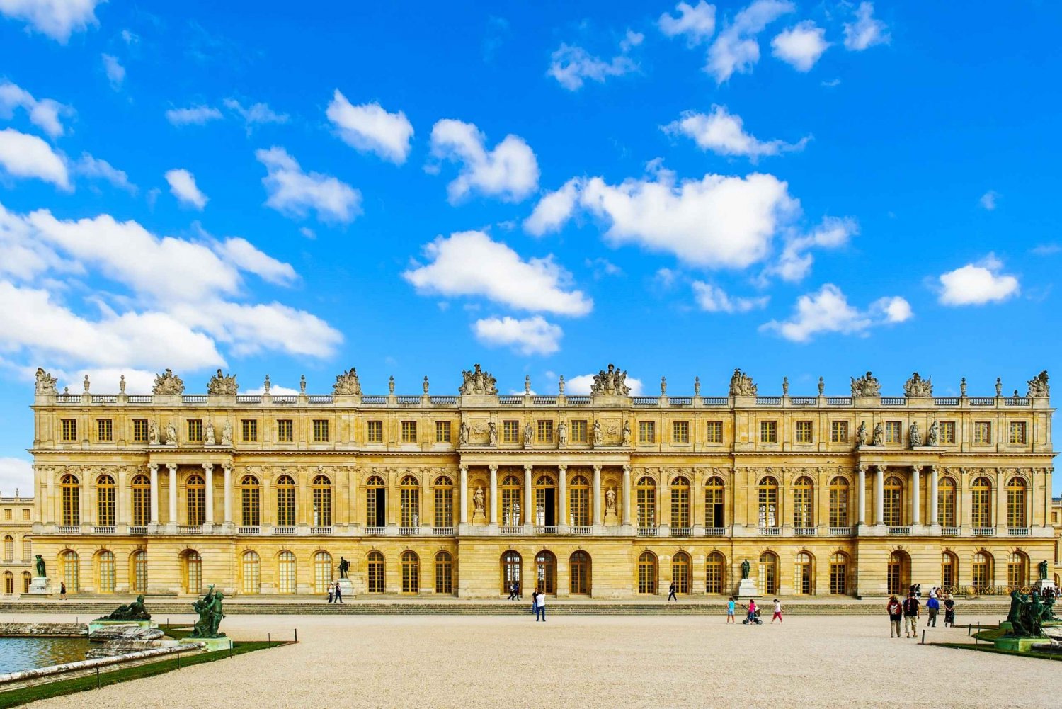 Visit-the-Luxurious-Palace-of-Versailles