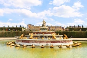 Versailles: Skip-the-Line Guided Palace Tour w/ Gardens