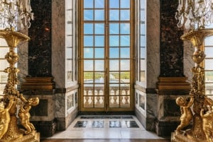 Versailles: Skip-the-Line Tour of Palace with Gardens Access