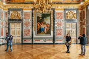 Versailles: Skip-the-Line Tour of Palace with Gardens Access