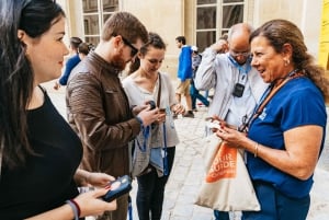 Versailles: Skip-the-Line Tour of Palace with Gardens Access