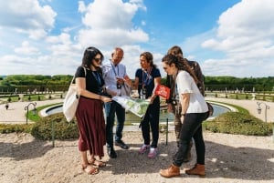 Versailles: Skip-the-Line Tour of Palace with Gardens Access