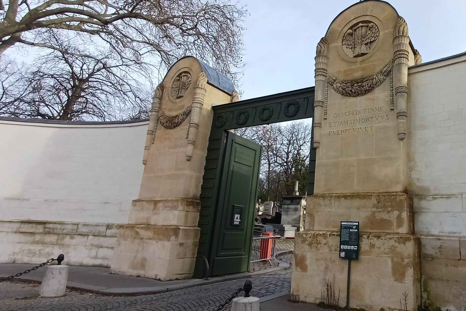 Who Killed Victor ? Escape Game at Père Lachaise Cemetery