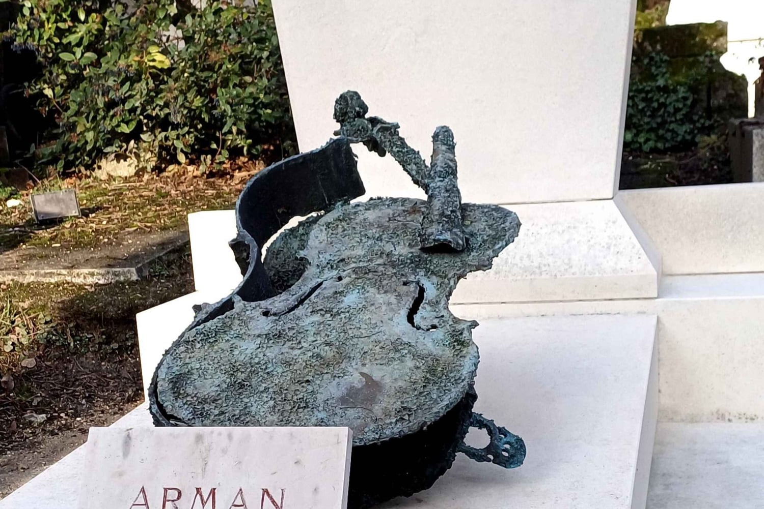 Who Killed Victor ? Escape Game at Père Lachaise Cemetery