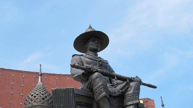 King Tak Sin Statue, Pattaya Town Hall 
