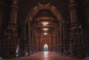 Bangkok & Pattaya Pickup: Evening Sanctuary & Alcazar Show