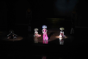 Bangkok & Pattaya Pickup: Evening Sanctuary & Alcazar Show