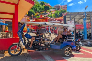 Bangkokista: Tuktuk-kierroksella Koh Sichangin saarella.