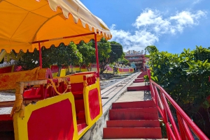 Bangkokista: Tuktuk-kierroksella Koh Sichangin saarella.