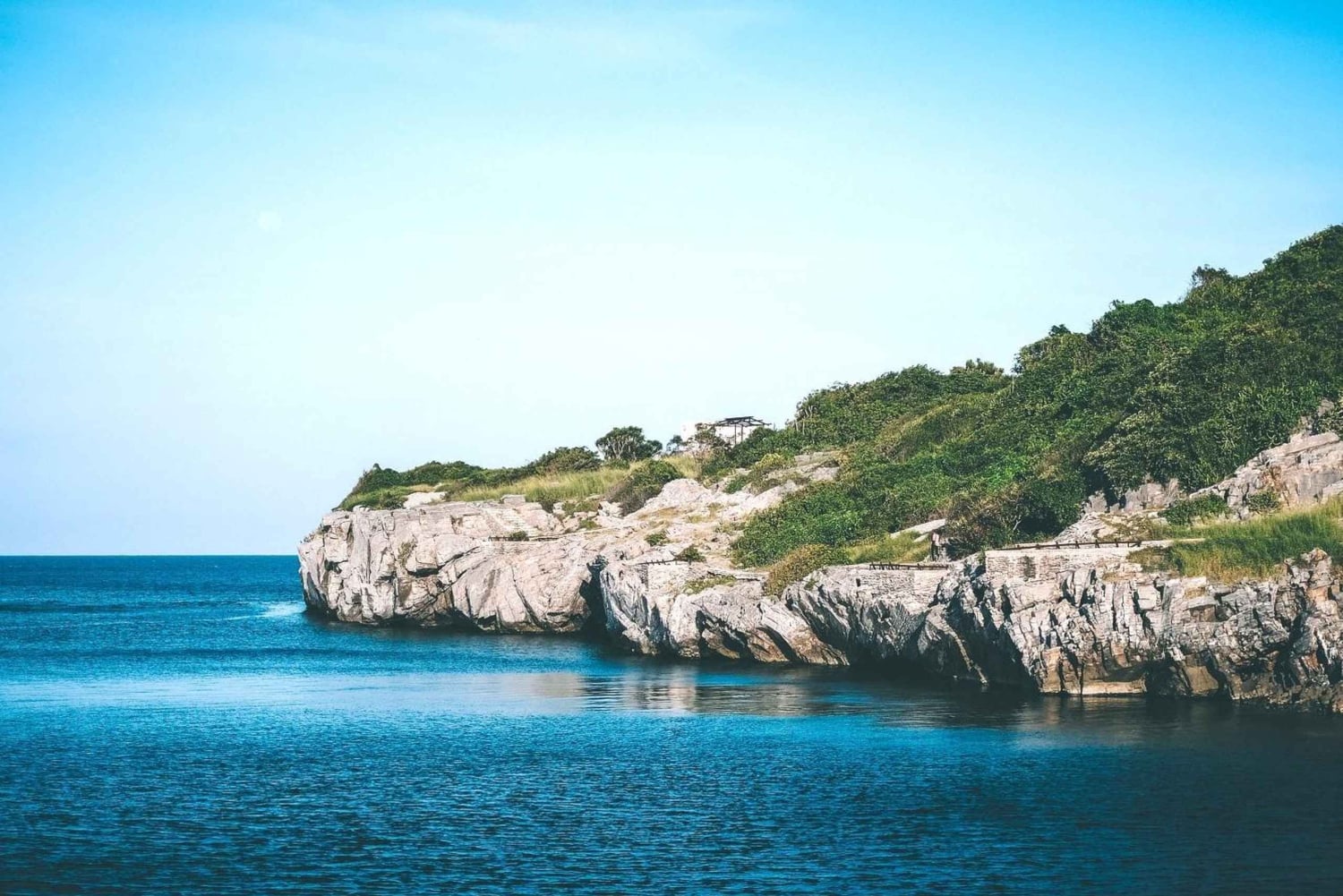 パタヤ発：シーラーチャーでシーチャン島の隠れた宝石を発見