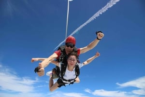 Tandemowy skok ze spadochronem z widokiem na ocean – Pattaya-Bangkok