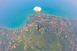 Tandemowy skok ze spadochronem z widokiem na ocean – Pattaya-Bangkok