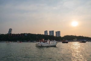 Pattaya: 2 uur feestvibe bij zonsondergang op de Red Dragon