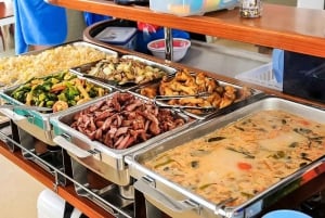 Pattaya: Wycieczka katamaranem na 3 wyspy z lunchem w formie bufetu