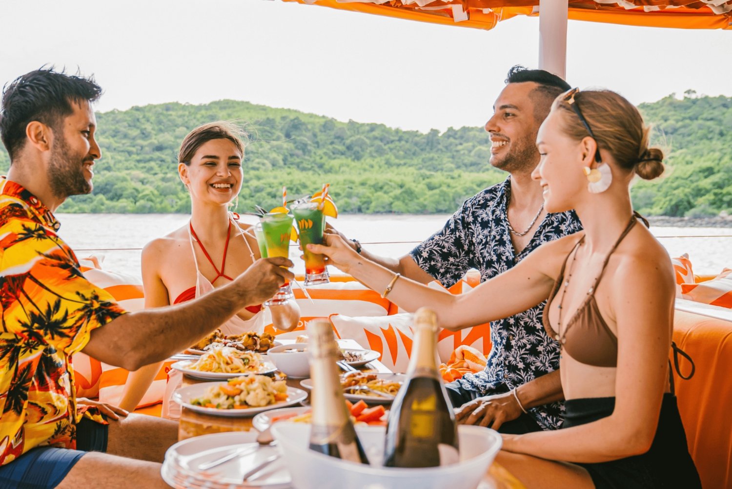 Pattaya: 3 Islands Yacht Sunset Party met live DJ & buffet