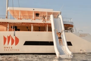 Pattaya: 3 Islands Yacht Sunset Party met live DJ & buffet