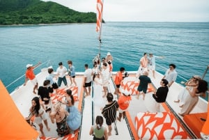 Pattaya: 3 Islands Yacht Sunset Party met live DJ & buffet