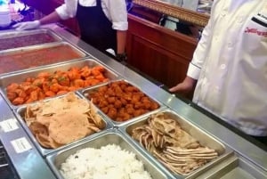 Pattaya : Dîner-croisière All Star, spectacle de cabaret et buffet de bière