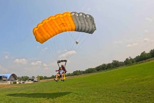 Tandemowy skok ze spadochronem z widokiem na ocean – Pattaya-Bangkok