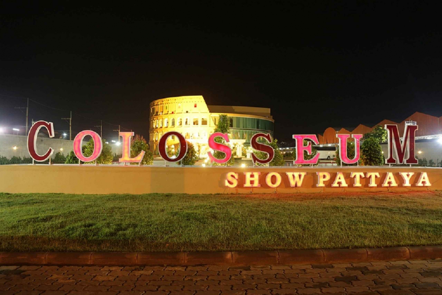 Pattaya: Colosseum Show Ticket