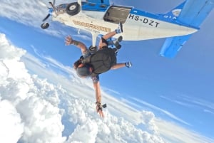 Pattaya : Saut en parachute DROPZONE avec transfert à l'hôtel