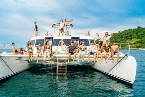 パタヤ：カタマランで行く3つの島への特別ツアー（ビュッフェ式ランチ付き）