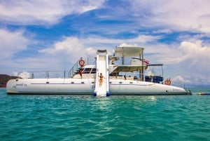 パタヤ：カタマランで行く3つの島への特別ツアー（ビュッフェ式ランチ付き）