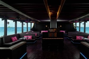 Pattaya: Piratbåttur med DJ och vattenaktiviteter