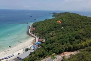 パタヤ:コ・ラン島ツアー(スノーケリング、ジェットスキー、パラセーリング付き)