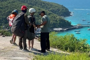 パタヤ:コ・ラン島ツアー(スノーケリング、ジェットスキー、パラセーリング付き)
